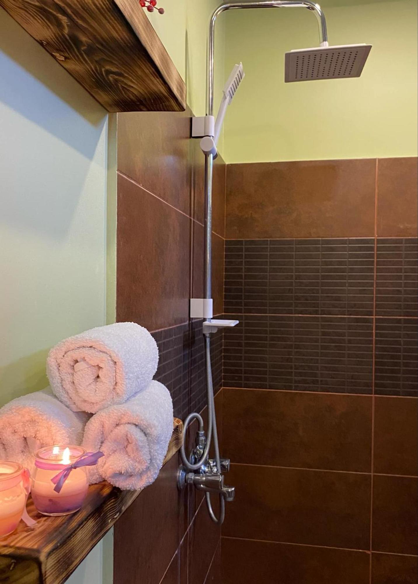 Relax Station Hotel Kutaisi Exterior photo