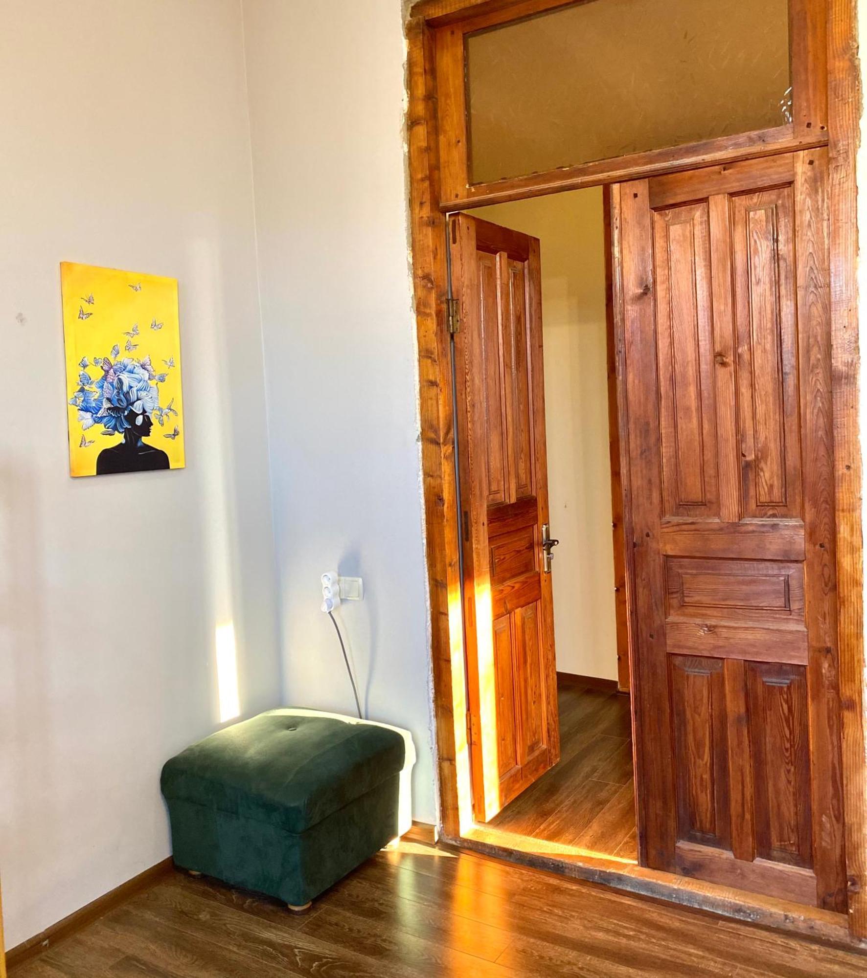 Relax Station Hotel Kutaisi Exterior photo