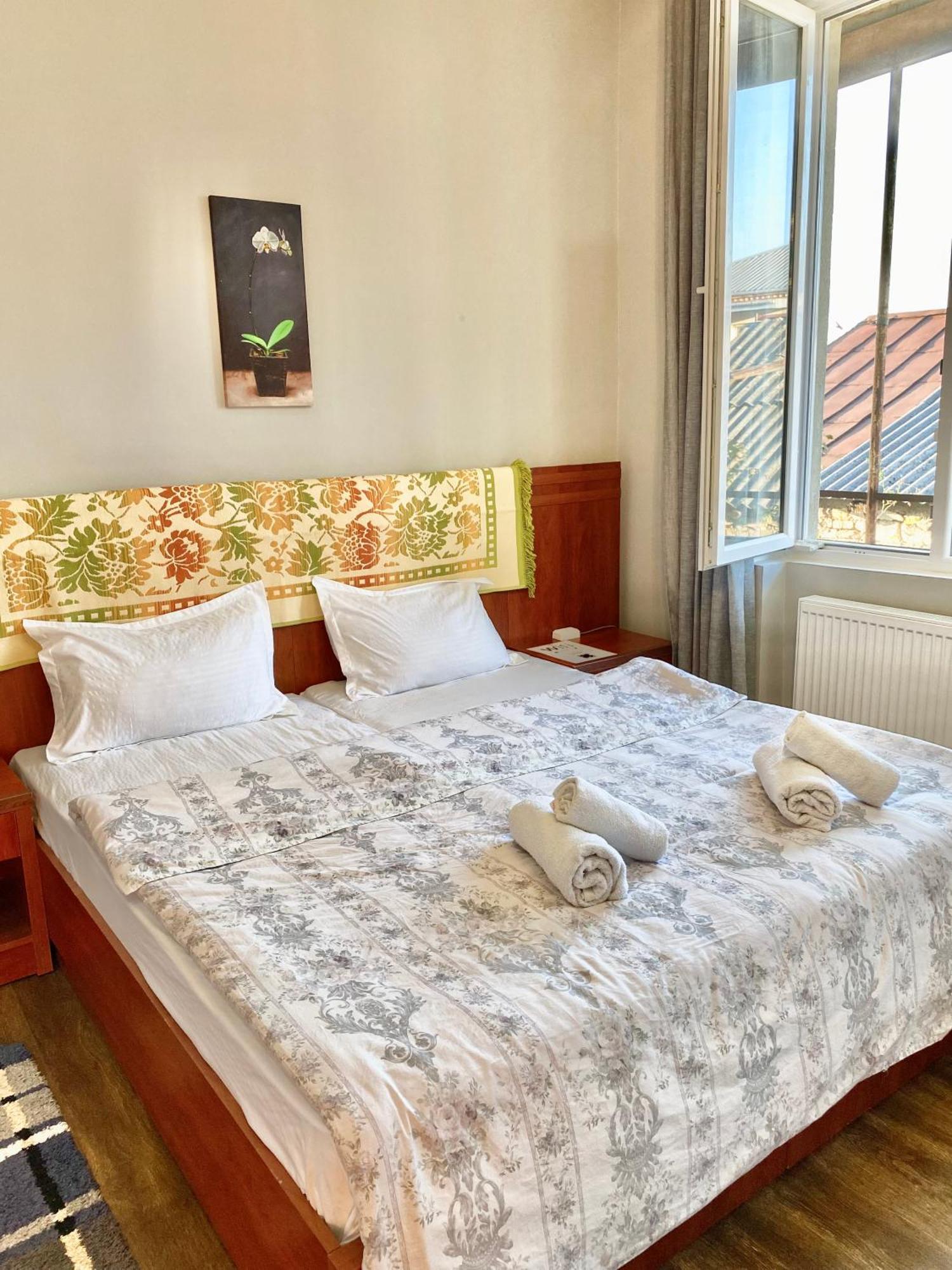 Relax Station Hotel Kutaisi Exterior photo